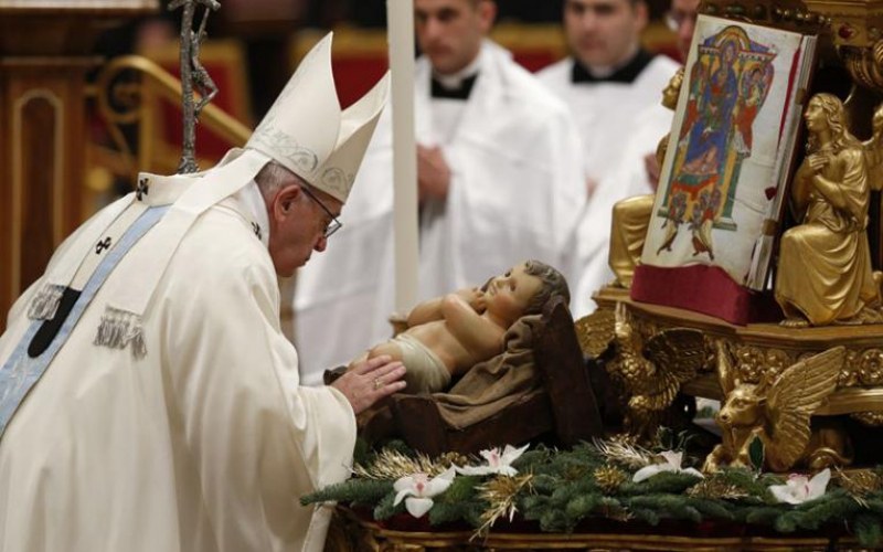 Папа Франциск отложи среднощната Коледна литургия заради полицейския час