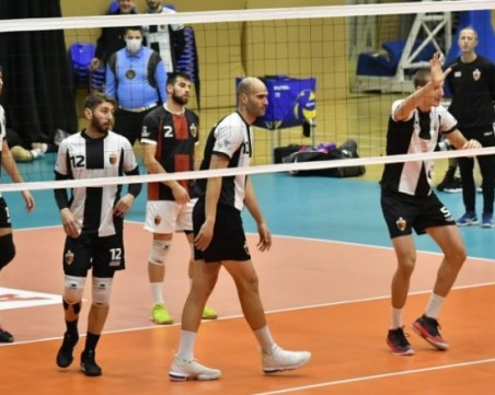 Волейболният Локомотив завърши годината с бърза победа