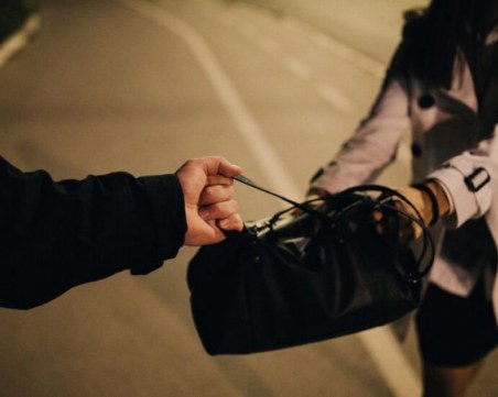 Криминално проявен от Сандански ограбил жена в центъра на София