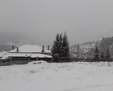 20-сантиметрова снежна пелерина на километри от Пловдив