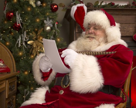 СЗО: Дядо Коледа е в безопасност, имунизира се срещу COVID-19