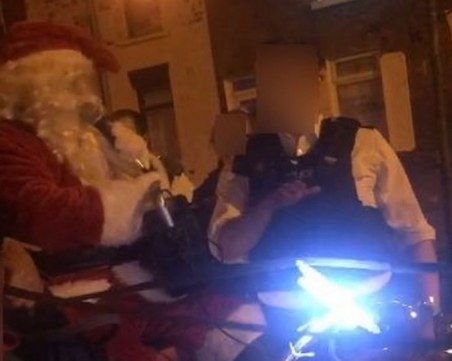 Куриоз: Пътни полицаи спряха шейната на Дядо Коледа в Белфаст