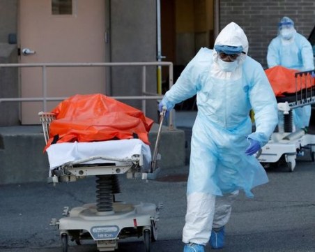 Над 300 000 са починали с коронавирус в САЩ