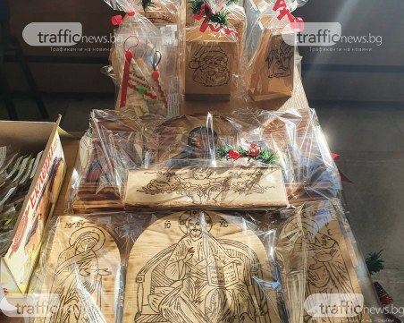 Ръчно изработени сувенири от децата радват служителите в съдебната палата в Пловдив