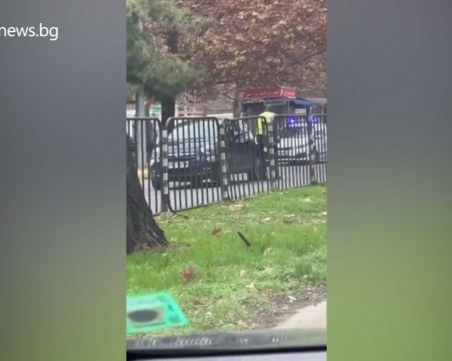 Добрият пример! Пловдивски полицаи помагат на жена, прилошало й зад волана