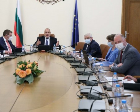 Здравният министър предлага удължаване на мерките до 31 януари