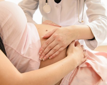 Жена обиколи четири болници в три града докато роди