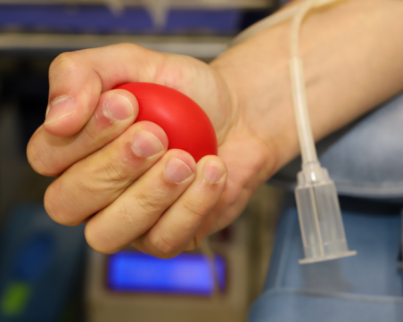 Купуват апаратура за 200 000 лв. за кръвния център в Пловдив