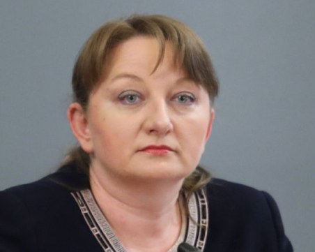 Министър Сачева: 1/3 от договорите в хотелиерството бяха изсветлени благодарение на мерките