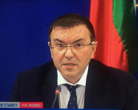 Отварят училища и детски градини, ресторанти и молове остават затворени