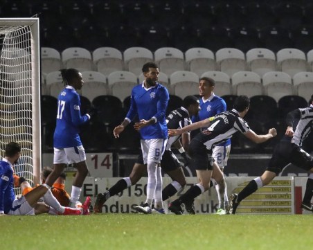 Спряха серията от 27 поредни мача без загуба на Рейнджърс