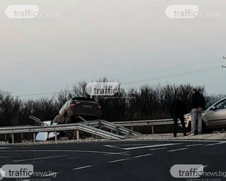 Зрелищна катастрофа край Пловдив! Кола 