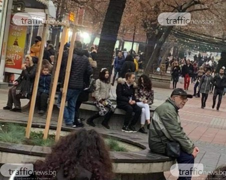 Главната е пълна, никой не спазва дистанция