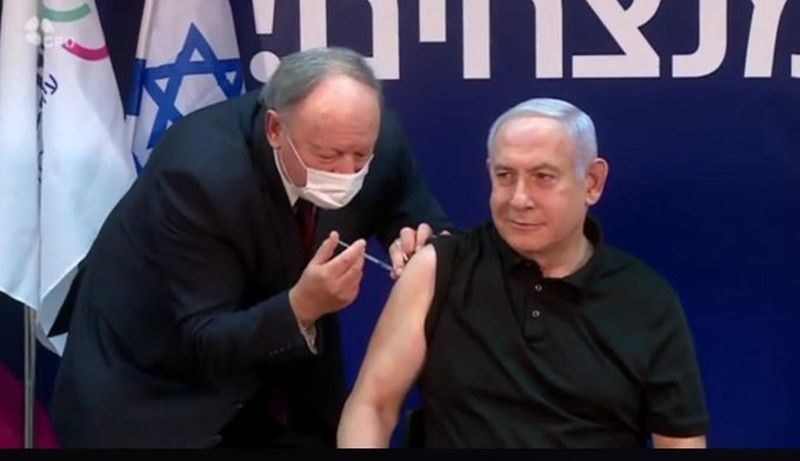 Израелският премиер се ваксинира срещу COVID-19 на живо пред камери