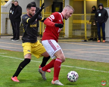 С много юноши Ботев изигра много добър мач срещу Лудогорец, спорна дузпа беляза двубоя