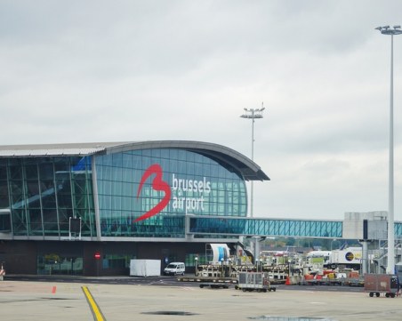 Още една страна забрани всякакви полети от Великобритания, прекъсна и жп връзката