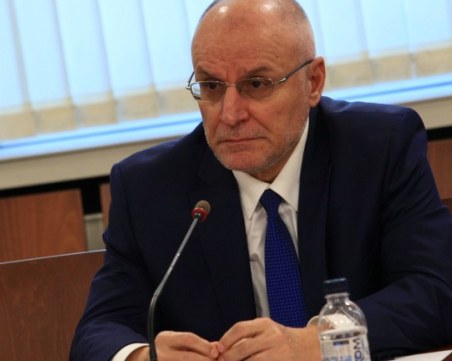 Шефът на БНБ: Икономиката ще се възстанови в средата на 2022-ра година