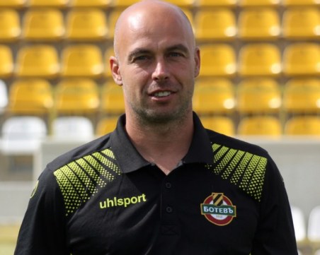 Стефан Стоянов: Крайно време е да се дават шансове на младите футболисти