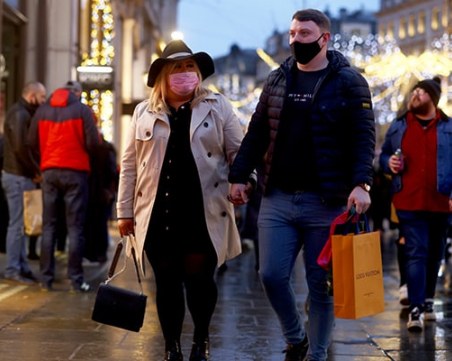 СЗО проучва новия щам на COVID във Великобритания, бил по-заразен с до 70%