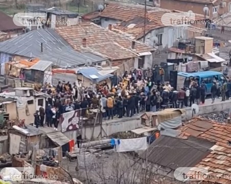 В хасковска махала мерки няма! Роми празнуват напук на ограниченията