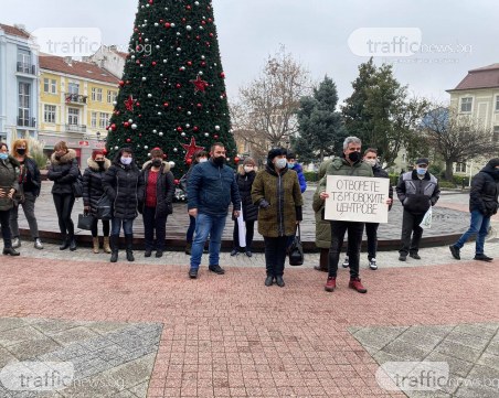 Бармани, сервитьори и магазинери на протест в центъра на Пловдив