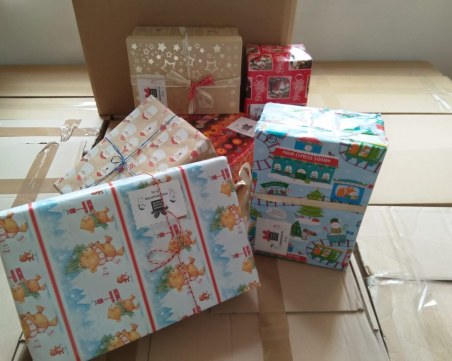 360 кутии с подаръци ще получат децата от три детски градини в община 