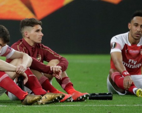 Арсенал все пак с мярка при немислимото, активира клауза в договорите при изпадане