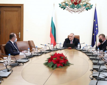 Държавата в готовност да помага с ваксини на съседни страни