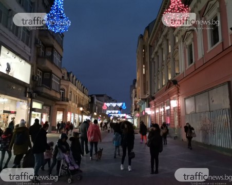 Магазините по Главната с невиждан интерес от години, пловдивчани напълниха центъра на града