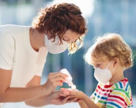 Новият щам на Covid-19 се предава по-лесно на децата