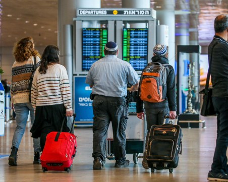 Новият щам във Великобритания доведе до абсолютен рекорд по заразени