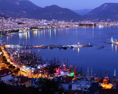 Турските власти забраниха новогодишните програми в хотелите