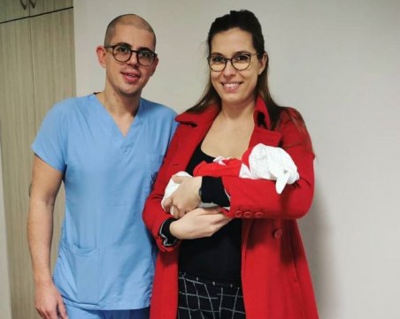 Изписаха от болницата Радина Думанян и първородната и рожба