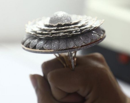 Пръстен с 12 638 диаманта влезе в Книгата на рекордите на Гинес