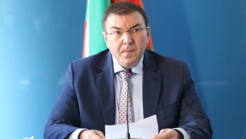 Министър Ангелов: Може да съм първият ваксиниран в България на 27 декември