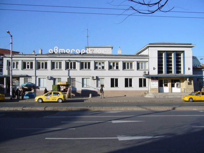 Спешна мярка: Удължиха договорите на автобуси, пътуващи от Пловдив