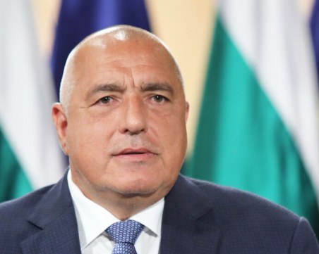 Борисов позира с двете си внучета, отправи пожелание за Коледа