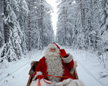 Дядо Коледа тръгна с шейната си от Лапландия