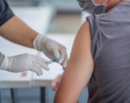 Измамниците, предлагащи ваксина срещу COVID-19, се засилват в Испания