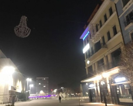 Навръх празника: Коледните светлини в центъра на Пловдив угаснаха