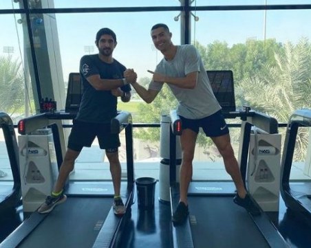 Роналдо посреща празниците в Дубай, няма да подлежи на карантина при завръщането си