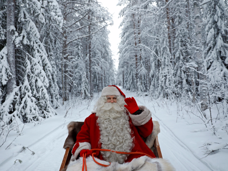 Дядо Коледа тръгна с шейната си от Лапландия