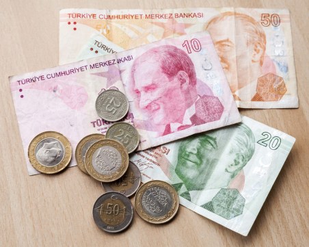 Лихвите в Турция скочиха, съседката ни силно затяга финансите