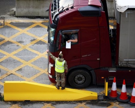 Над 4500 тира са преминали вече през Ламанша