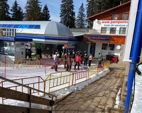 Туристи окупираха Пампорово на Коледа СНИМКИ