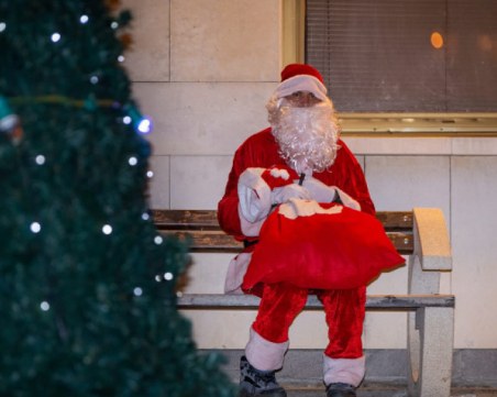 Болен мъж помага на свой съгражданин като Дядо Коледа