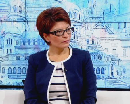 Десислава Атанасова: Няма никакво значение какво пише на хладилника на ваксините