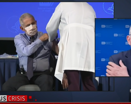 Интересно! Доктор Фаучи се ваксинира, но забрави на коя ръка