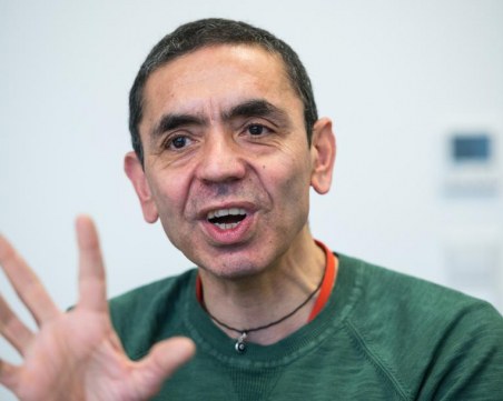 Шефът на BioNTech: Нормално е след ваксиниране да има главоболие и температура, до два дни отминава