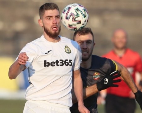 Славия може да получи половин милион за свой играч